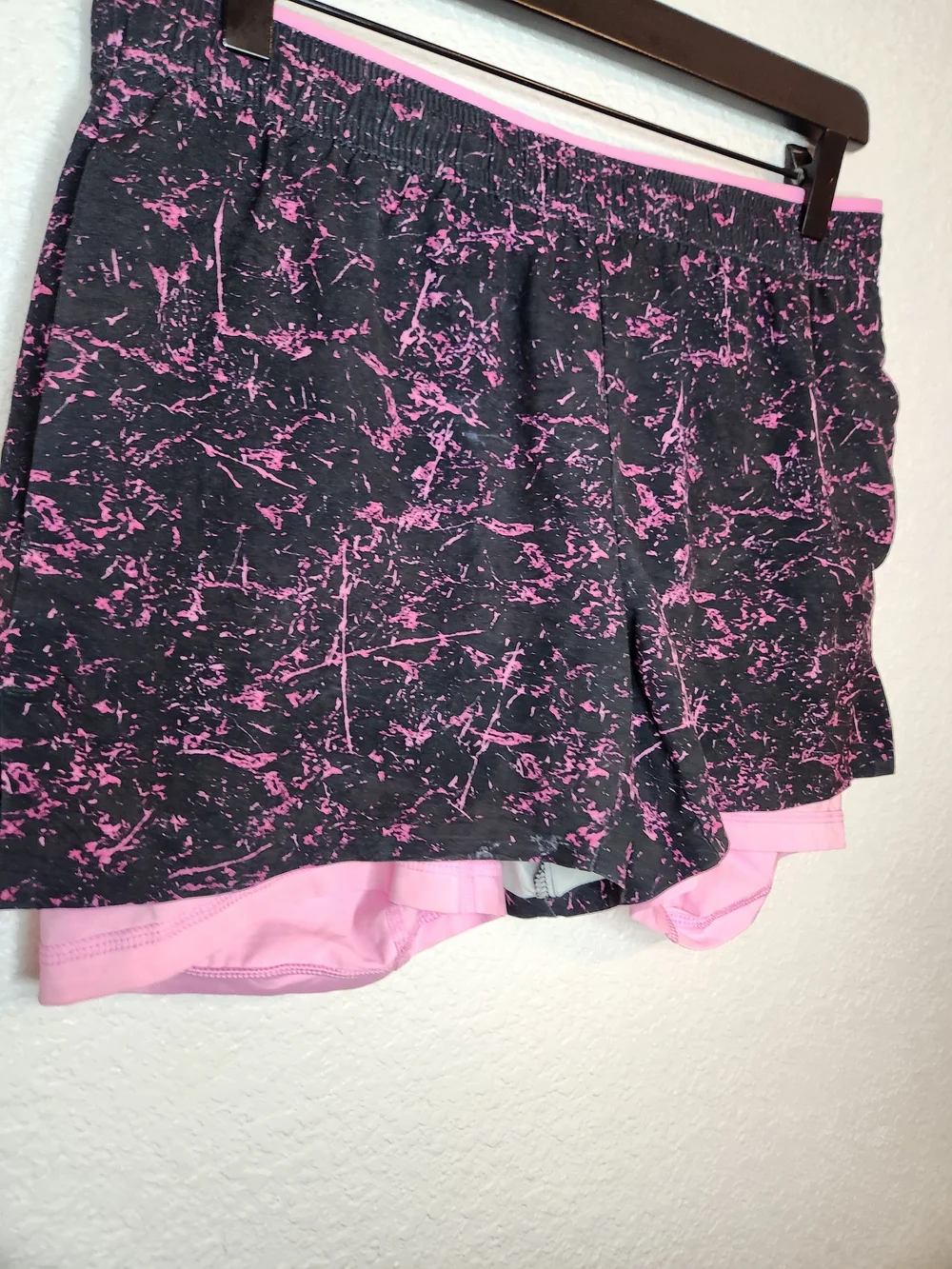 Chubbies Ultimate Training Short black and pink marble size S inseam 4